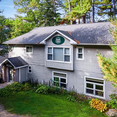 Willa Muskoka Waterfront Retreat Dwight Zewnętrze zdjęcie
