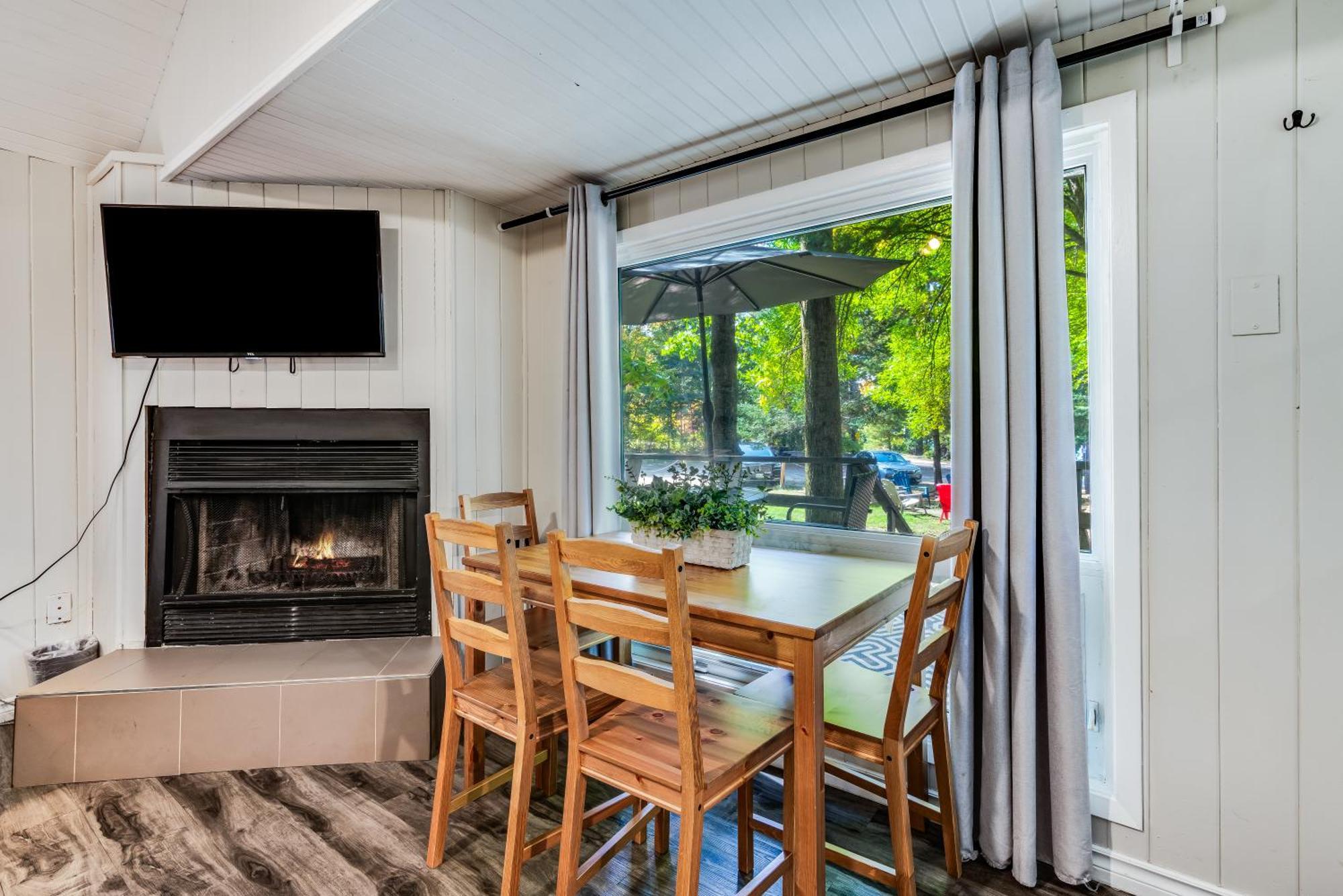 Willa Muskoka Waterfront Retreat Dwight Zewnętrze zdjęcie