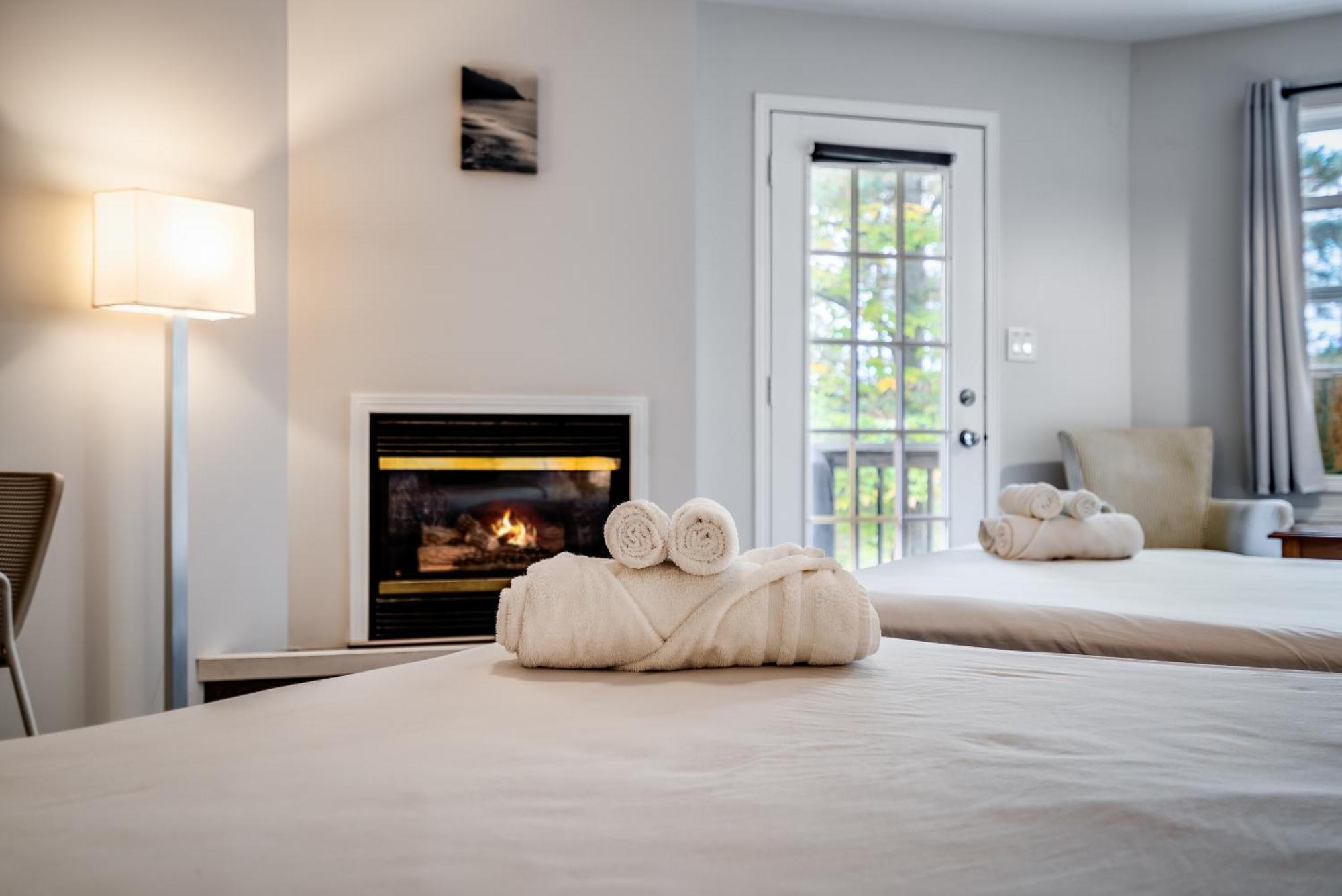 Willa Muskoka Waterfront Retreat Dwight Zewnętrze zdjęcie