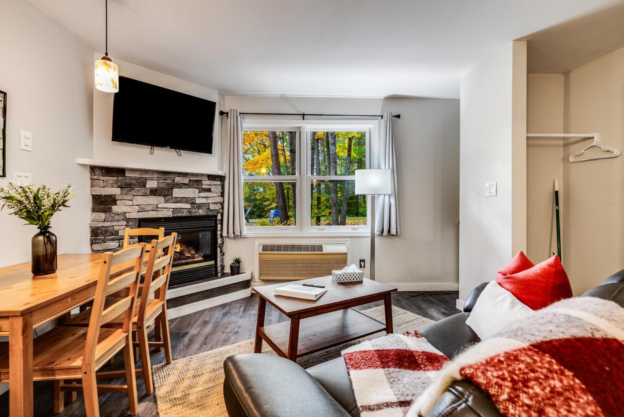 Willa Muskoka Waterfront Retreat Dwight Zewnętrze zdjęcie